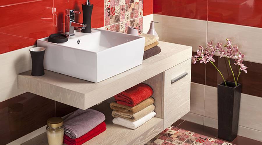 ¿Tienes poco espacio en tu baño? Con estos trucos harás que luzca más grande